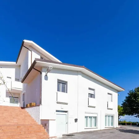 Hotel Casa Svarchi Numana